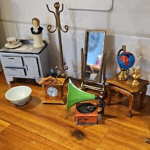 Vintage Miniature Home Accent Set with Green Gramophone